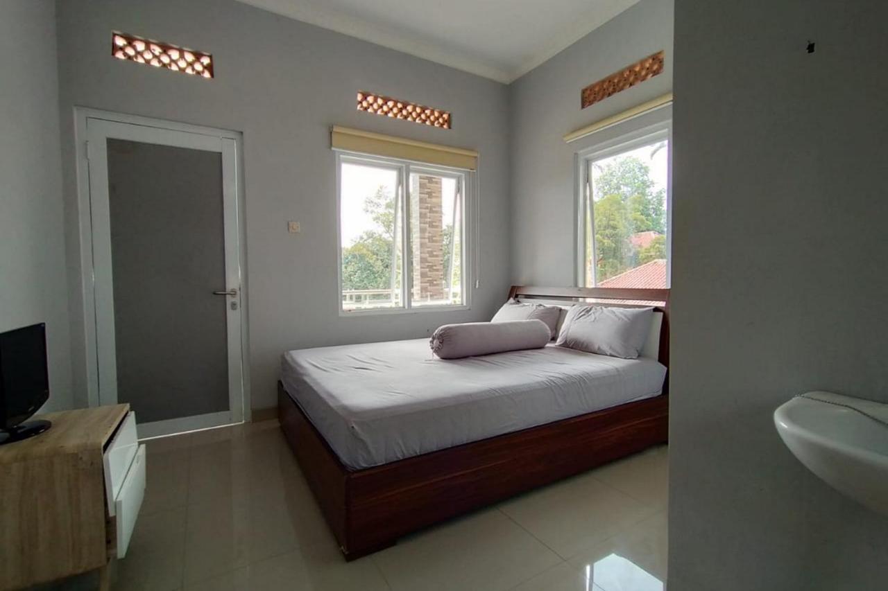 Villa Batu Tua Puncak RedPartner Bogor Eksteriør billede