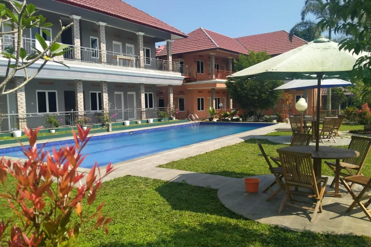 Villa Batu Tua Puncak RedPartner Bogor Eksteriør billede