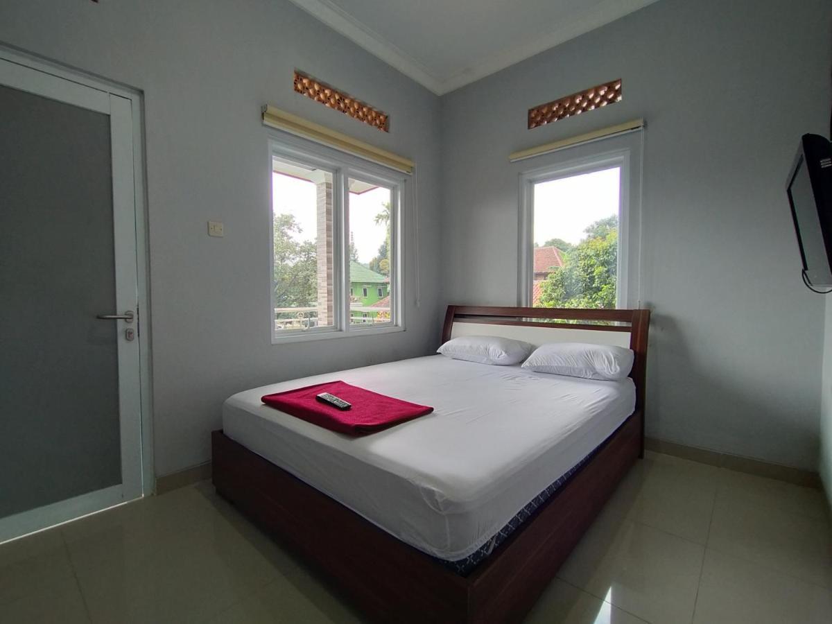 Villa Batu Tua Puncak RedPartner Bogor Eksteriør billede