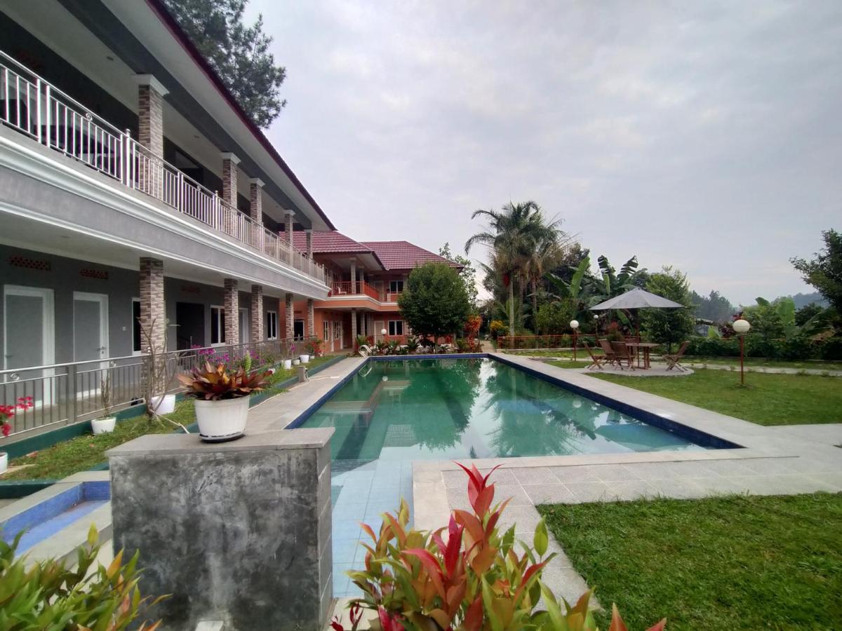 Villa Batu Tua Puncak RedPartner Bogor Eksteriør billede